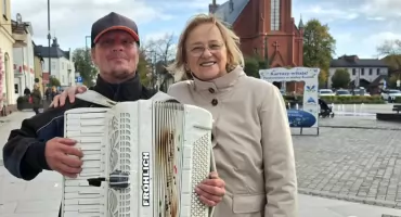 Pani Elżbieta po latach odwiedziła Kartuzy. Muzyka połączyła przeszłość z teraźniejszością