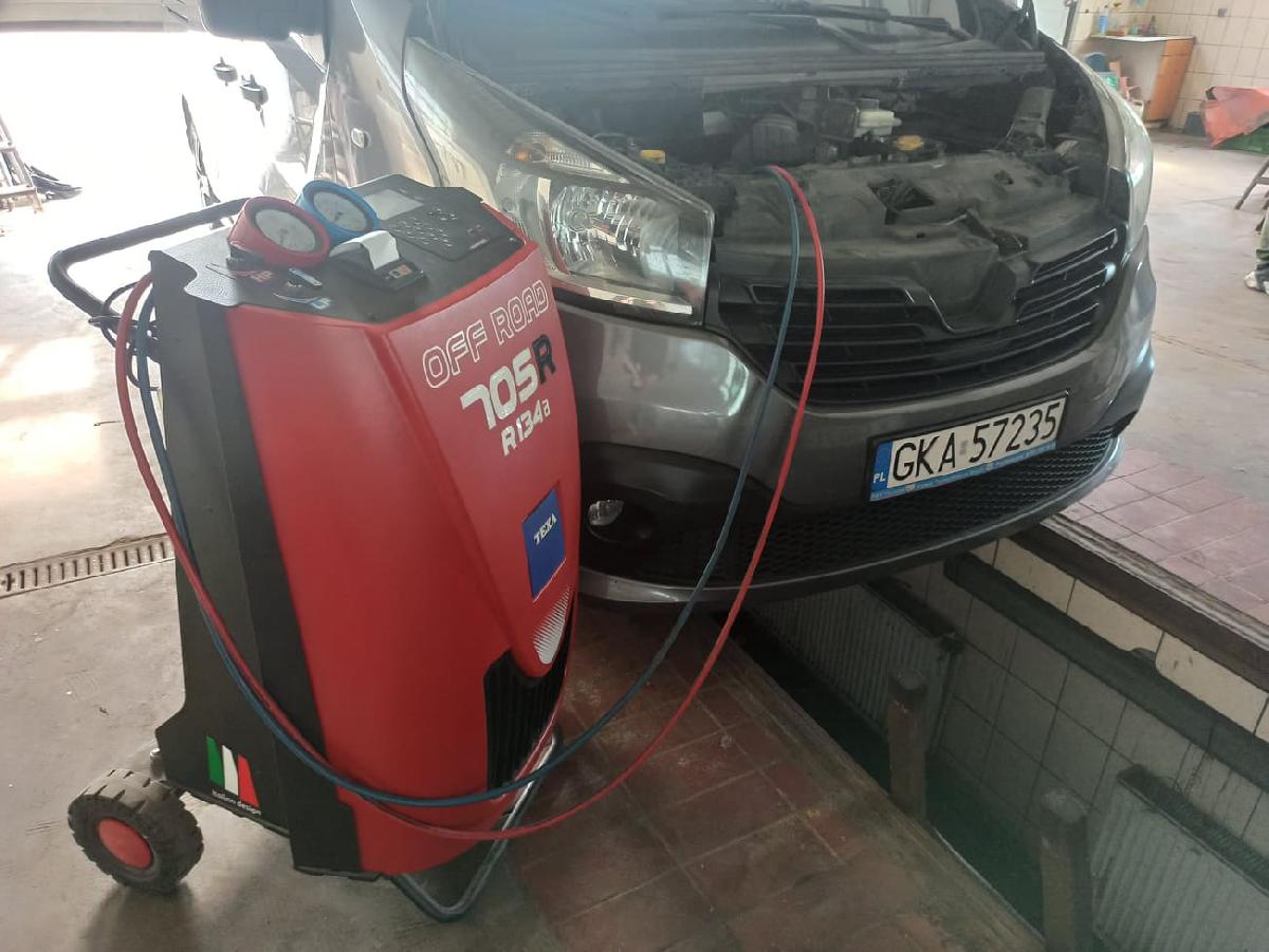 Zajmujemy się się <b>naprawą i...