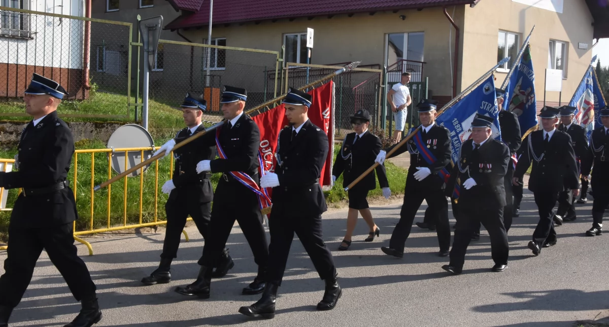 Straż pożarna, Brodnicy Górnej odbyła uroczystość okazji lecia działalności - zdjęcie, fotografia