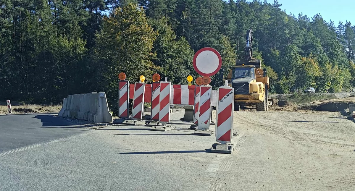 Inwestycje, Miechucino remont DW211 Wybudowano specjalny bajpas - zdjęcie, fotografia