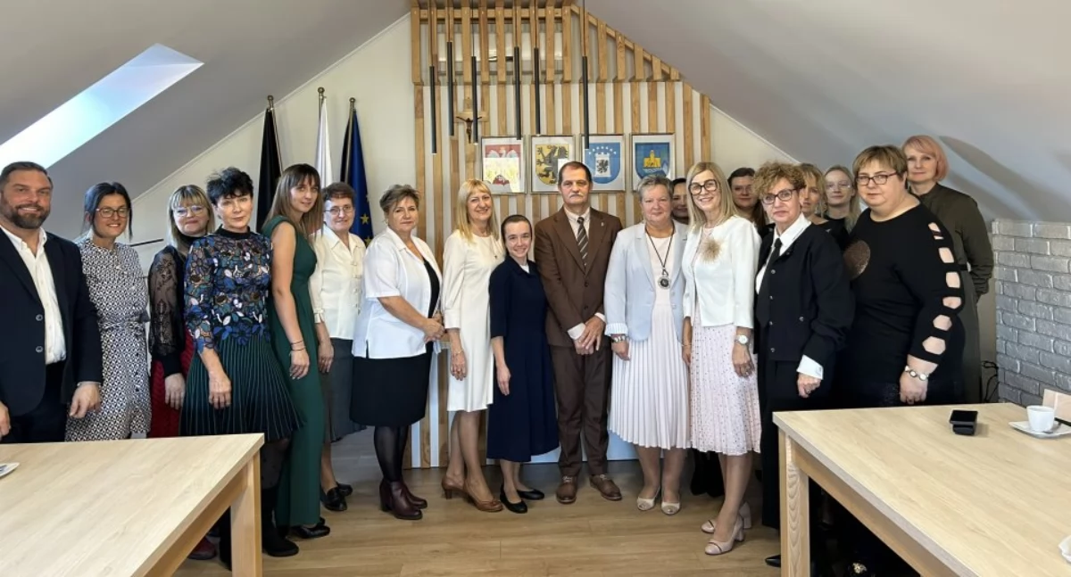 Szkoły podstawowe, Nauczyciele gminy Somonino nagrodami wójta - zdjęcie, fotografia