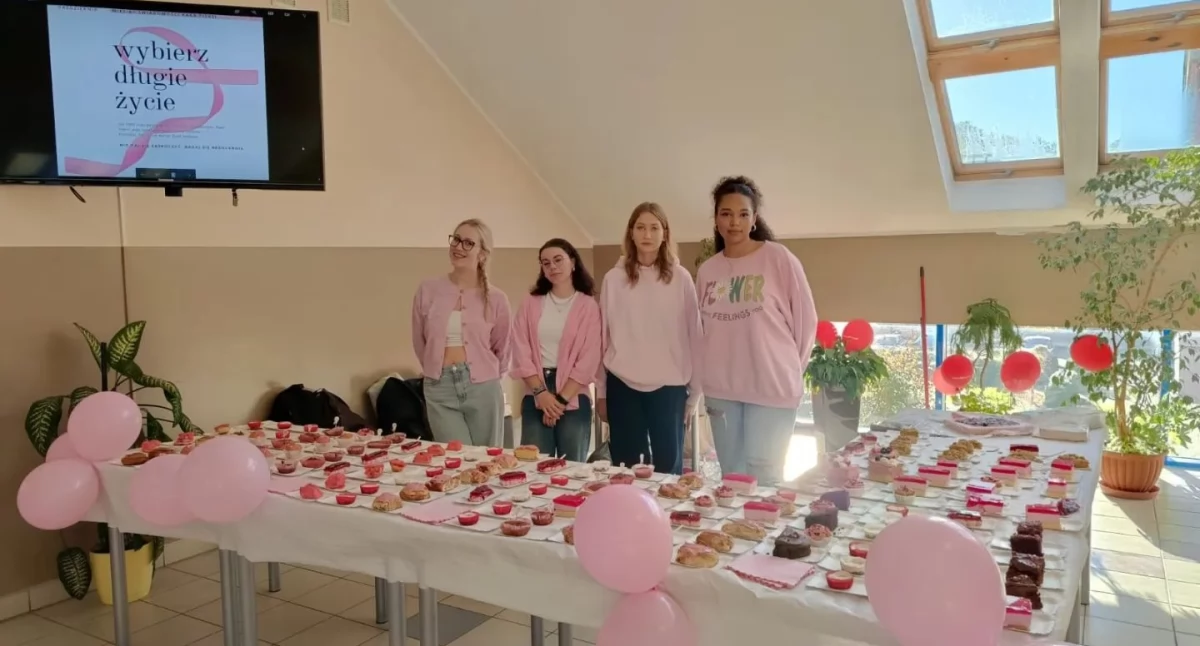 Szkoły średnie, Klasztornej odbył Tydzień Różowego Października Zebrano środki fundację Zwrotnik - zdjęcie, fotografia