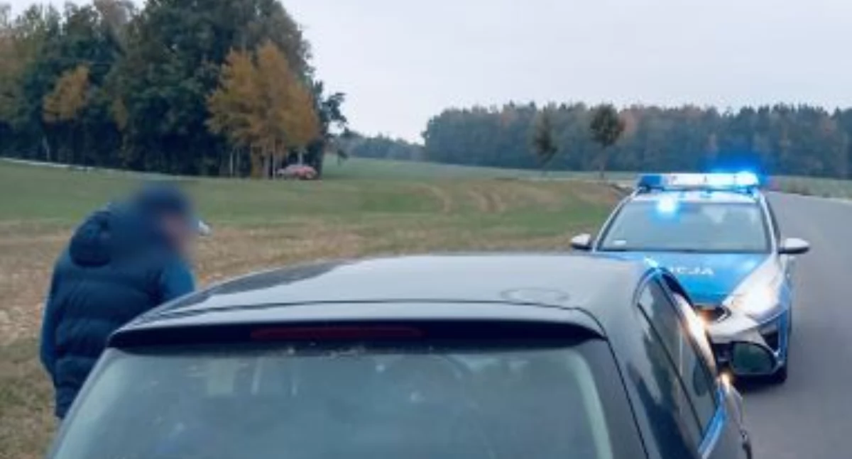 Kronika policyjna, Wracając służby znaleźli skradzionego wcześniej golfa - zdjęcie, fotografia