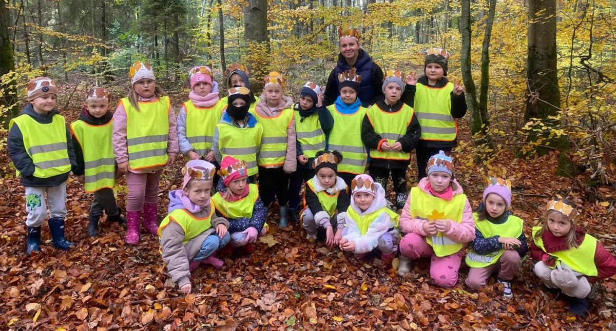 Ochrona środowiska i ekologia, Sierakowice Przedszkolaki zacieśniały więzi naturą podczas podczas zajęć terenowych - zdjęcie, fotografia