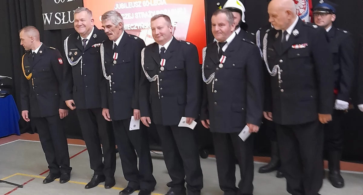 Straż pożarna, służbie mieszkańcom jubileusz strażaków Pomieczyńskiej - zdjęcie, fotografia