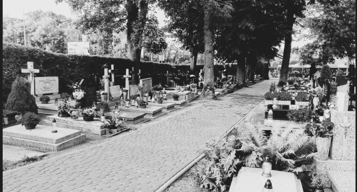 Historia, kiedy powstał cmentarz górny parafii Kartuzach - zdjęcie, fotografia