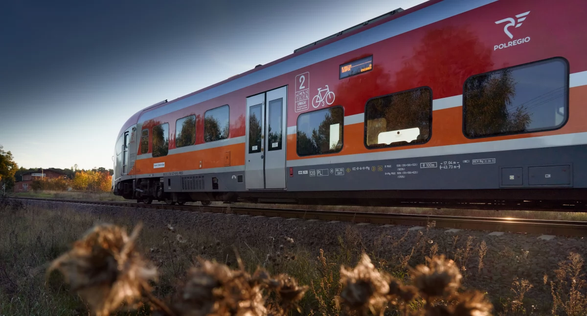 Transport, Jesteś seniorem Możesz podróżować koleją taniej! - zdjęcie, fotografia
