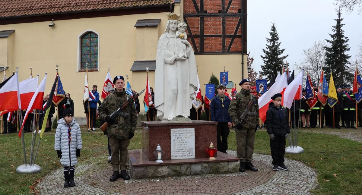Uroczystości patriotyczne, Rogal wieńce wspólny marsz Niezapomniane obchody Święta Niepodległości Żukowie - zdjęcie, fotografia