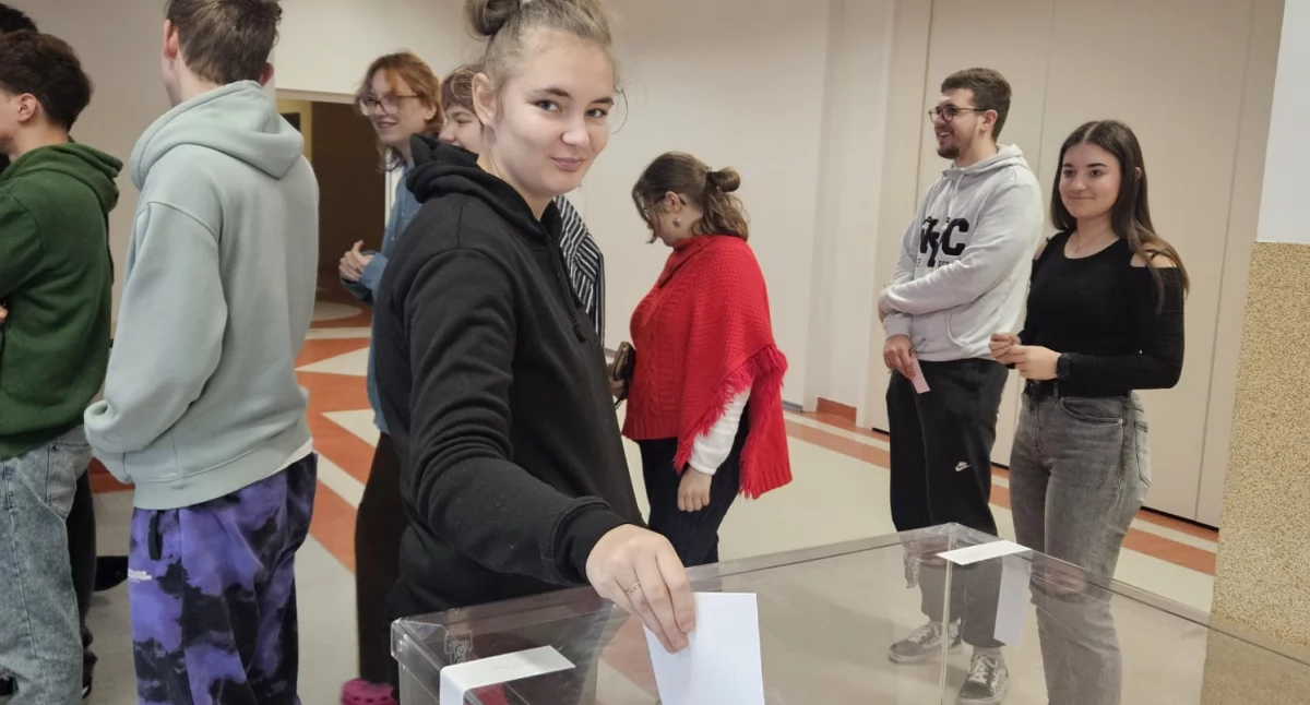Wieści z samorządów, Młodzież wybrała pierwsze wybory Młodzieżowej Powiatu Kartuskiego - zdjęcie, fotografia