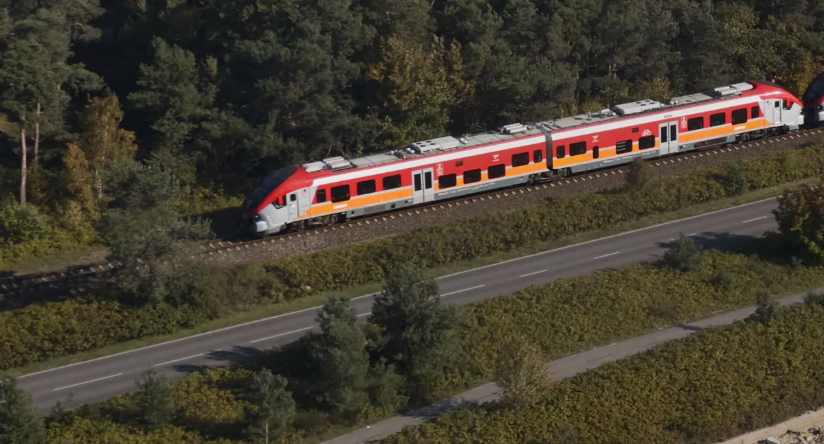Transport, POLREGIO przewoźnik systemie jeden bilet kilka środków transportu - zdjęcie, fotografia