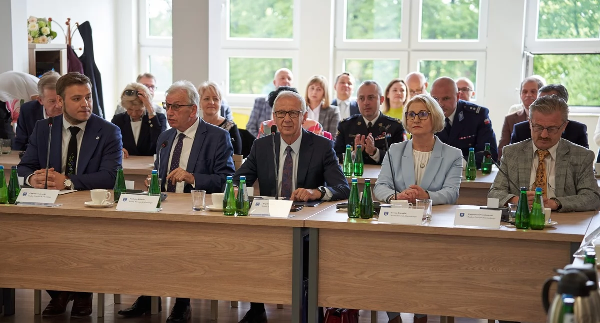 Wieści z samorządów, sesja Powiatu Kartuskiego sprawdź program - zdjęcie, fotografia
