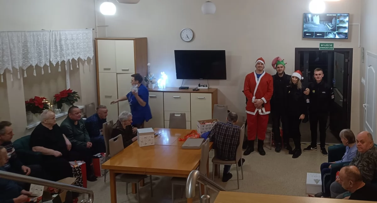 Akcje społeczne i charytatywne, Strażacy Kistowo spełnili marzenia podopiecznych Sulęczynie - zdjęcie, fotografia