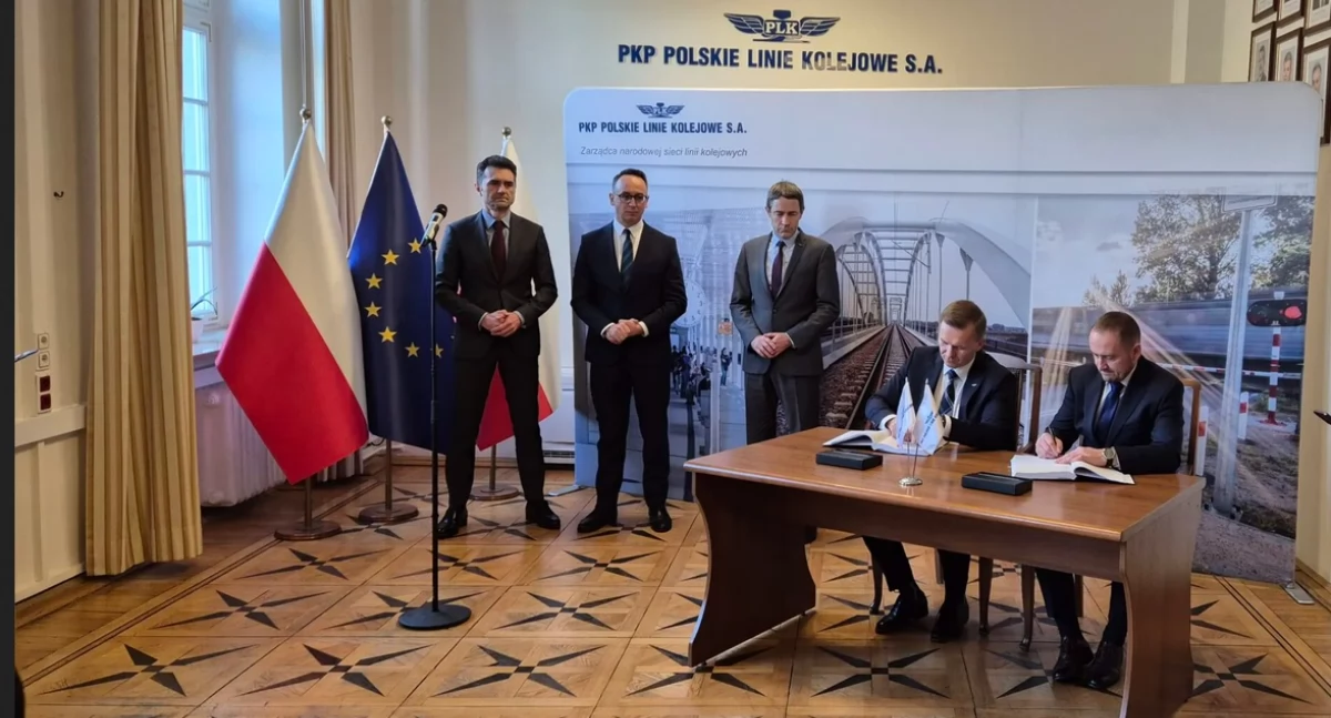 Transport, wykonawca linii kolejowej Somonino Kartuzy - zdjęcie, fotografia