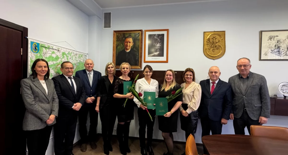 Szkoły podstawowe, Nauczycielki gminy Sierakowice awansami zawodowymi - zdjęcie, fotografia