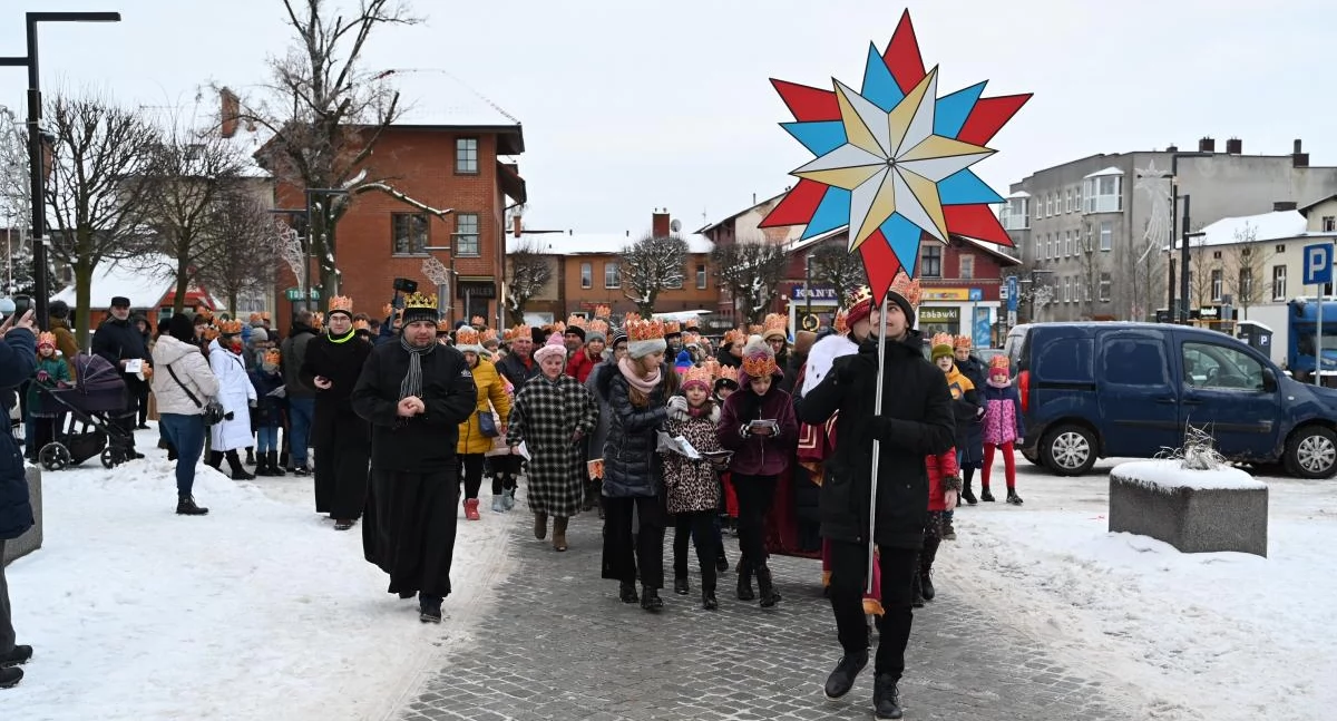 Religia, Ulicami Kartuz przemaszerują Orszaki Trzech Króli - zdjęcie, fotografia