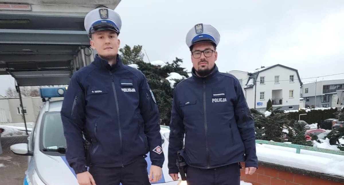 Kronika policyjna, Leżał przemarznięty rowie zauważyli policjanci - zdjęcie, fotografia