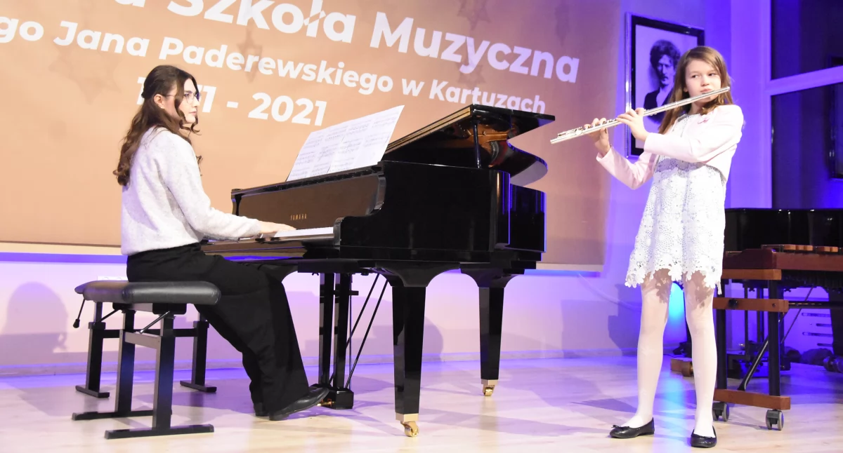 Rozrywka, Wyjątkowy koncert wykonaniu uczniów kartuskiej szkoły muzycznej - zdjęcie, fotografia