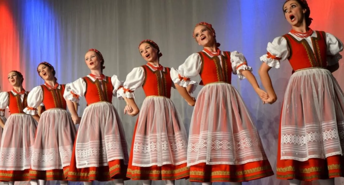 Seniorzy, Żukowie zaprasza seniorów wycieczkę programie koncert Mazowsza - zdjęcie, fotografia