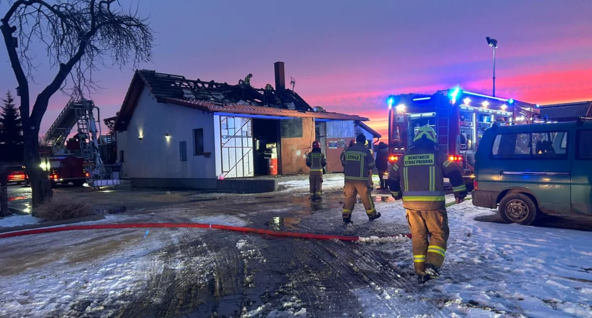 Pożary, Poważny pożar Sławkach Płonął budynek mieszkalno usługowy - zdjęcie, fotografia