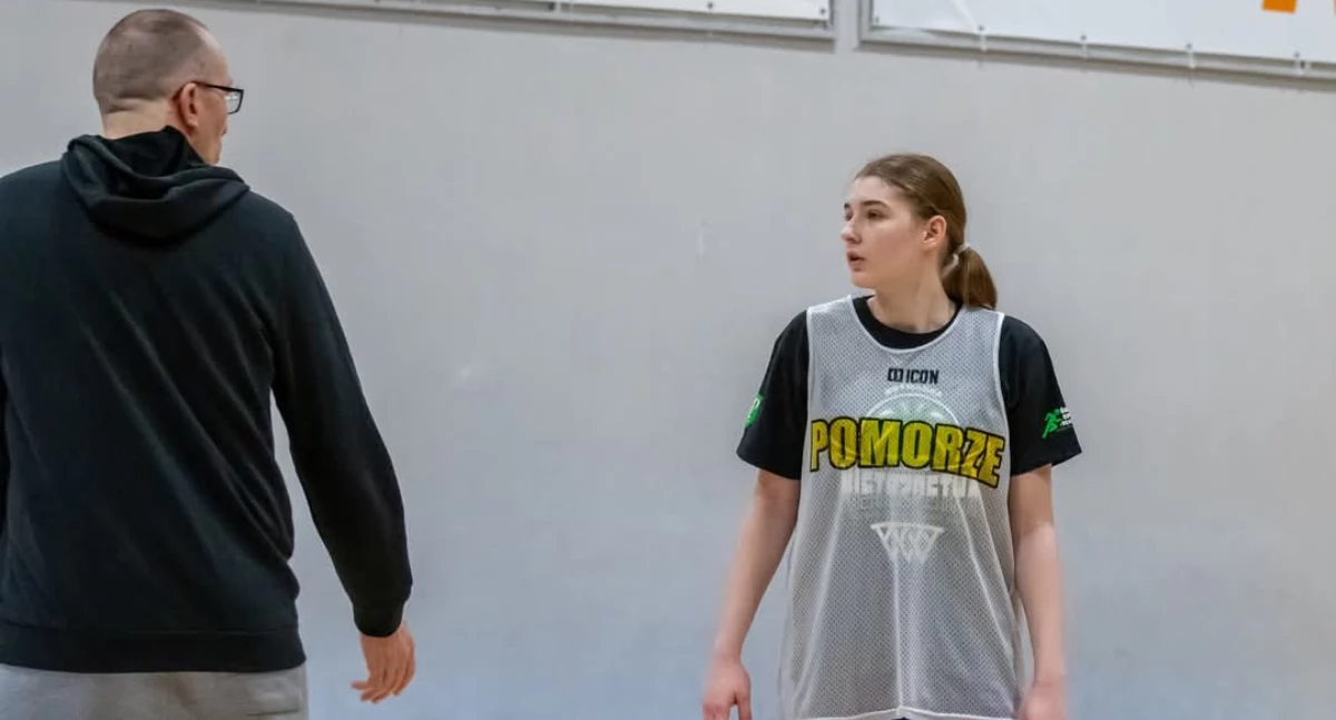 Koszykówka, Drużyna pomorza finale Starzyńska Rybakowska Kartuzy składzie brązowych medalistek - zdjęcie, fotografia
