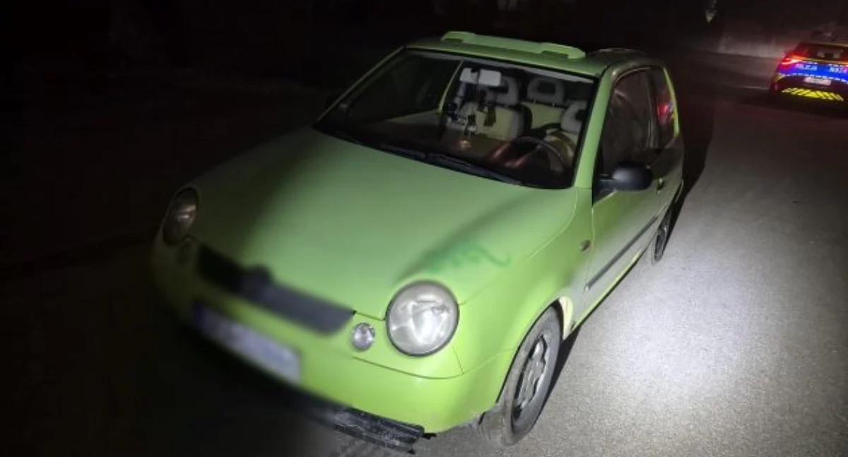 Kronika policyjna, Kompletnie pijany prawa jazdy latek kierował volkswagenem - zdjęcie, fotografia