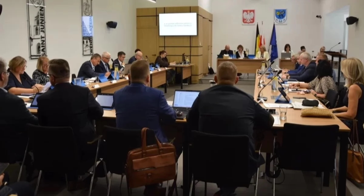 Wieści z samorządów, sesja Miejskiej Żukowie sprawdź program - zdjęcie, fotografia