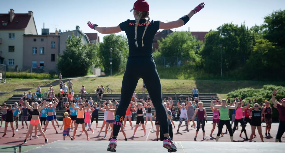 Akcje społeczne i charytatywne, Zatańcz Wspieraj Szkołę! tydzień charytatywna zumba Miechucinie - zdjęcie, fotografia
