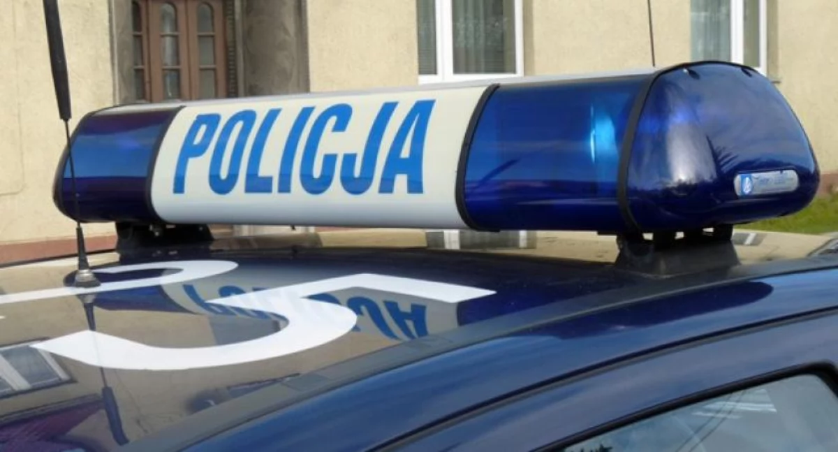 Kronika policyjna, Podczas cofania uderzył pojazd kompletnie pijany - zdjęcie, fotografia