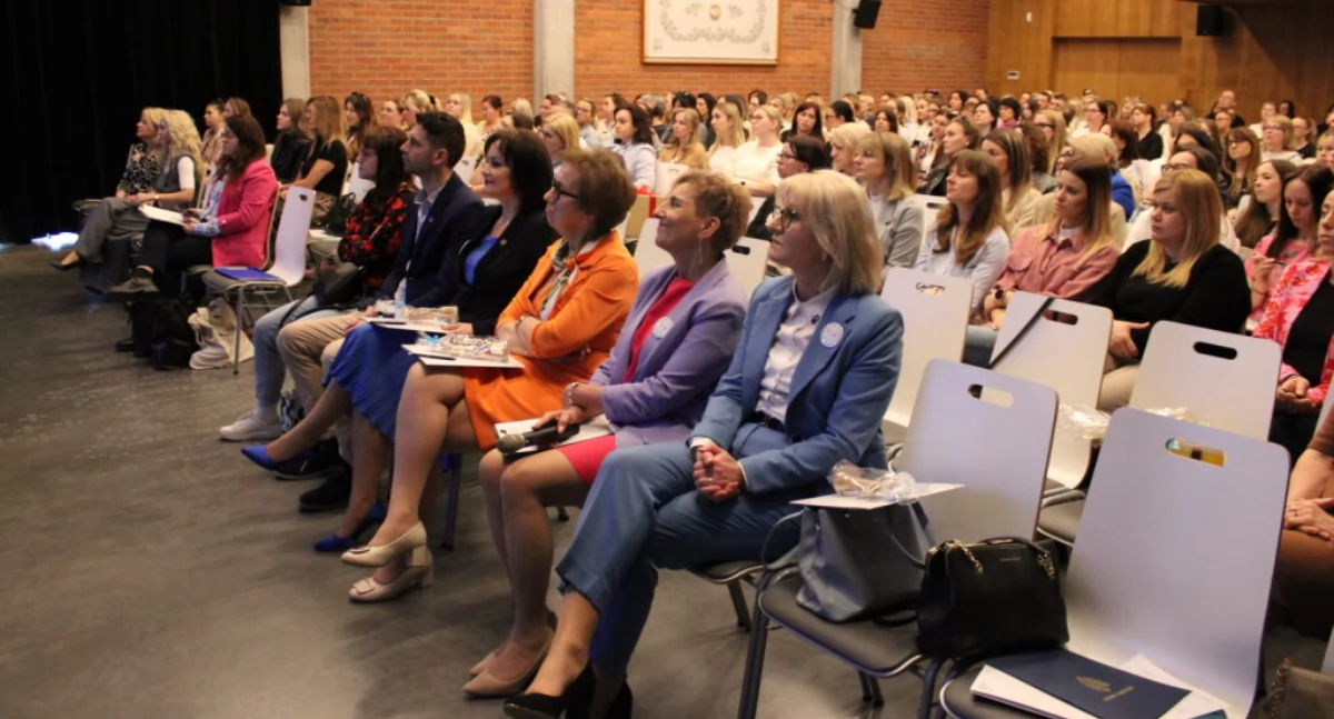 Zdrowie, Rekordowa frekwencja konferencji „Zrozumieć autyzm Samodzielność lepsze życie osób ASD” Żukowie - zdjęcie, fotografia