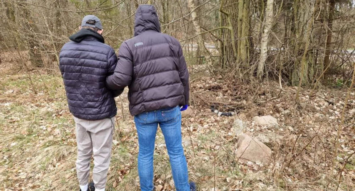 Kronika policyjna, latek zatrzymany liczne kradzieże okazji wpadł także poszukiwany przez - zdjęcie, fotografia