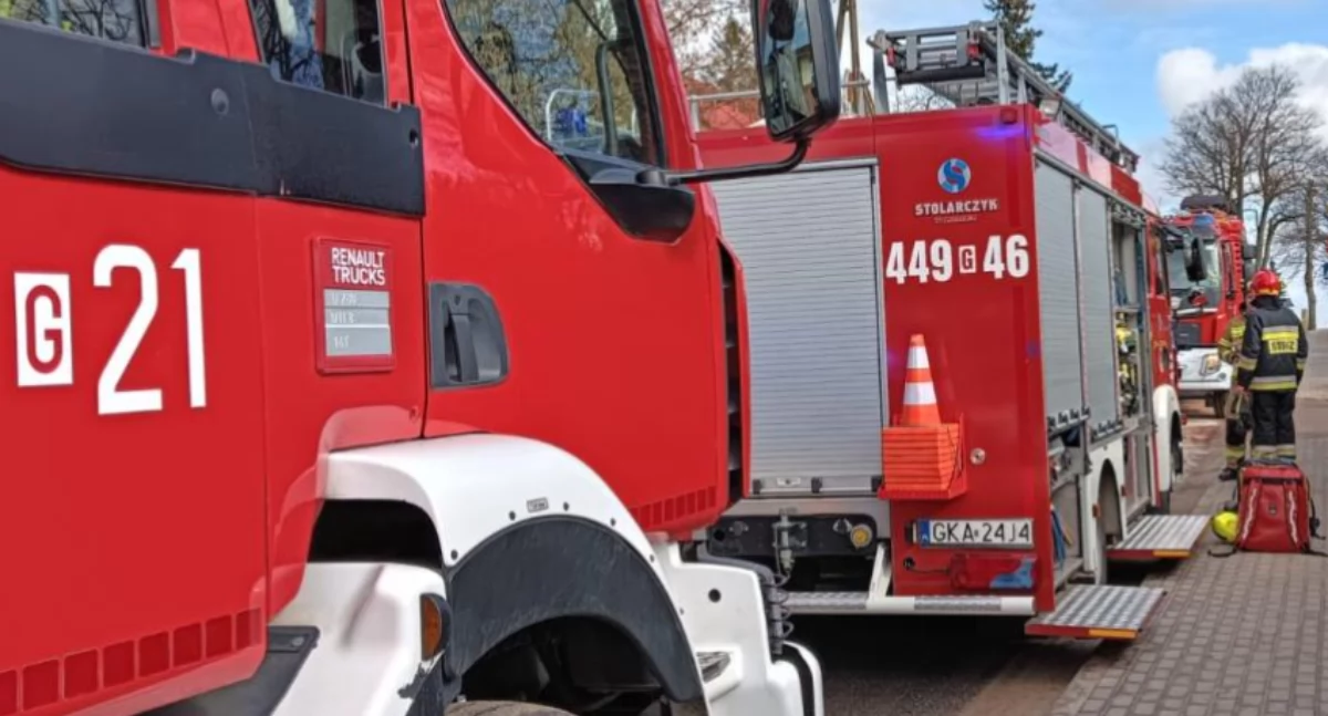 Służby w akcji, Żukowo Biedronka zamknięta zgłoszono podejrzenie ulatniającego - zdjęcie, fotografia