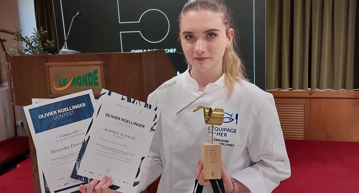 Szkoły średnie, Międzynarodowy sukces uczennicy Somonina Weronika Dawidowska podium Atenach - zdjęcie, fotografia