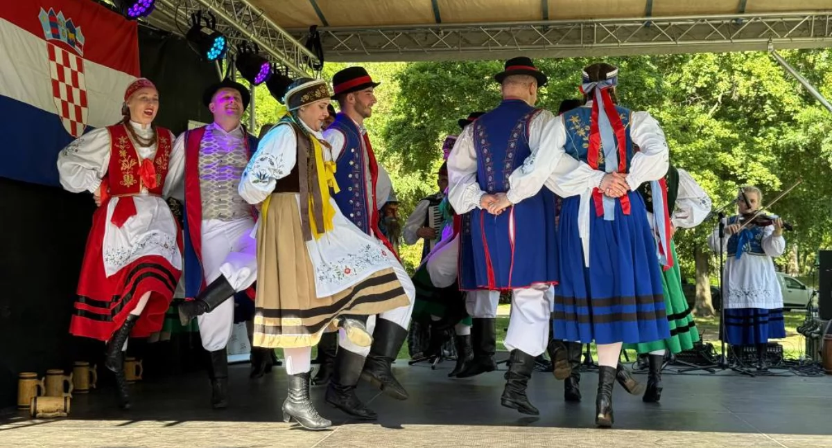 Kaszubszczyzna, Kaszubski sercu Europy Zespół Przodkowianie węgierskim festiwalu kultury - zdjęcie, fotografia