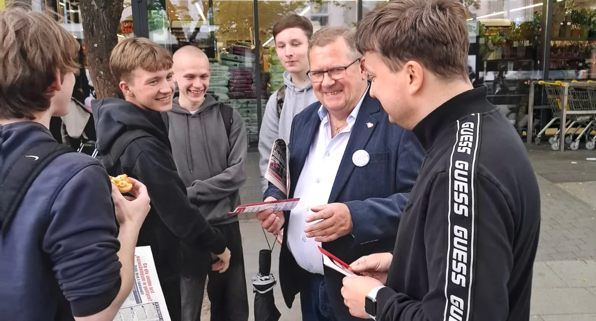 Polityka, Kartuzy Samorządowcy zachęcali głosowania Rafała Trzaskowskiego - zdjęcie, fotografia