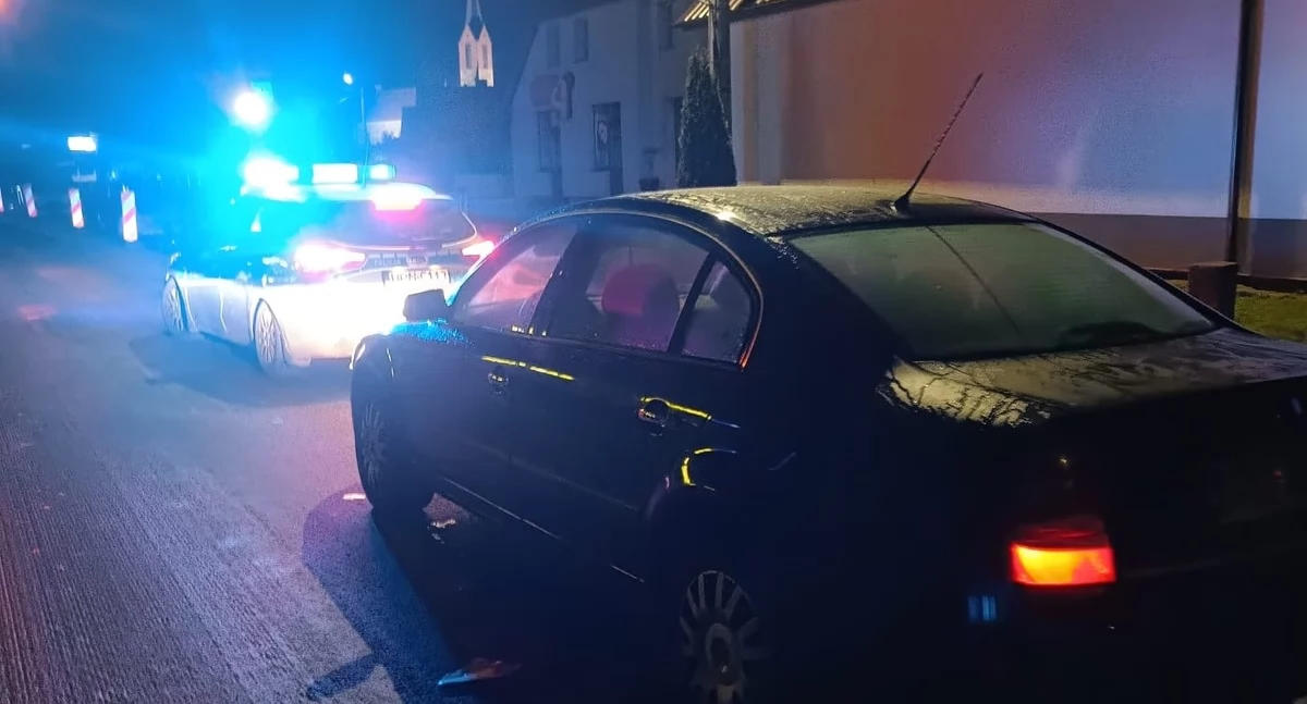 Kronika policyjna, Odurzony pijany uprawnień dwóch kolejnych nieodpowiedzialnych kierowców rękach policji - zdjęcie, fotografia