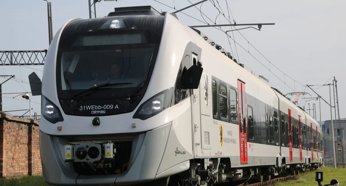 Transport, Modernizacja linii kolejowej pociągi znikają pojadą autobusy zastępcze - zdjęcie, fotografia
