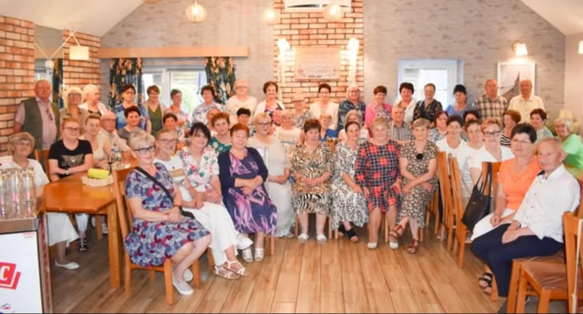 Seniorzy, Seniorzy gminy Sierakowice integrują radością energią - zdjęcie, fotografia