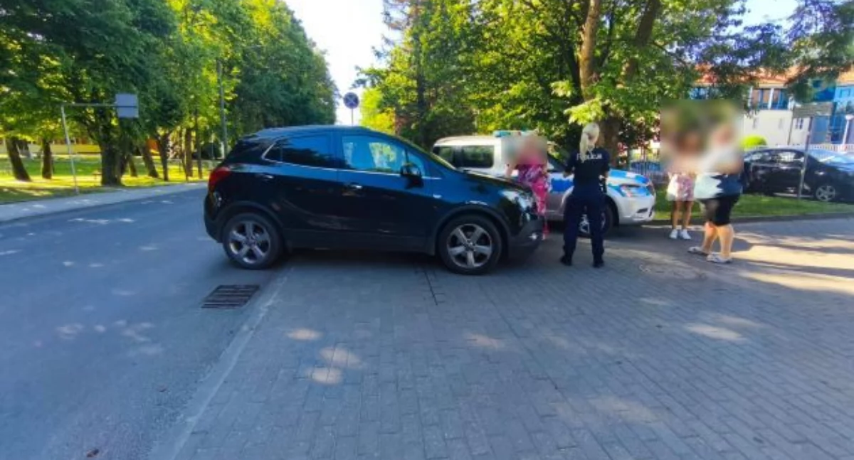 Kronika policyjna, Kartuzy Wjeżdżając parking potrąciła kobietę - zdjęcie, fotografia
