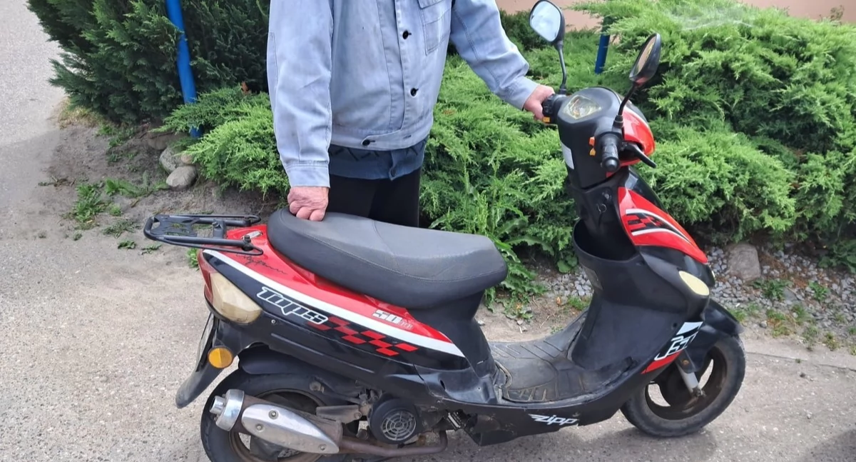 Kronika policyjna, latek promilami motorowerze - zdjęcie, fotografia
