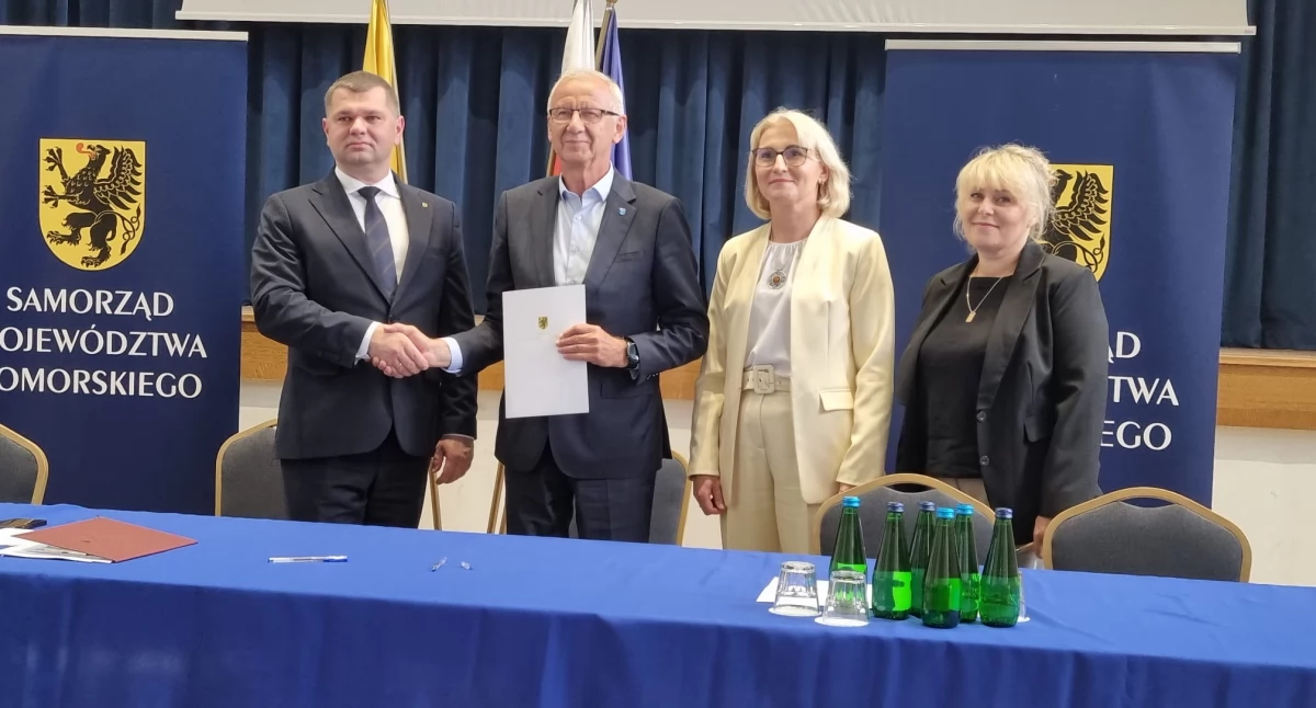 Zdrowie, Powiat Kartuski dołącza programu szczepień przeciwko krztuścowi seniorów - zdjęcie, fotografia