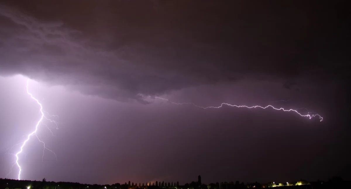 Ostrzeżenia pogodowe, Uwaga! Ostrzeżenie meteorologiczne drugiego stopnia intensywne opady burze - zdjęcie, fotografia