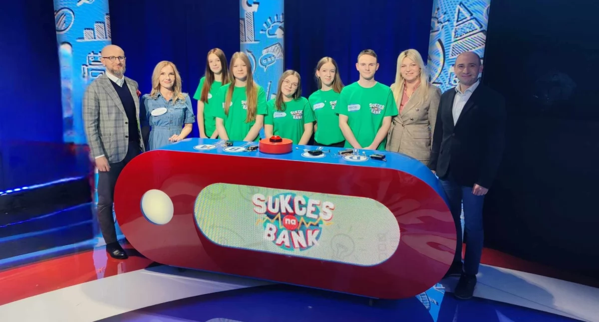 Szkoły średnie, Wielki sukces uczniów Sierakowic wicemistrzowie ogólnopolskiego konkursu „Sukces Bank”! - zdjęcie, fotografia