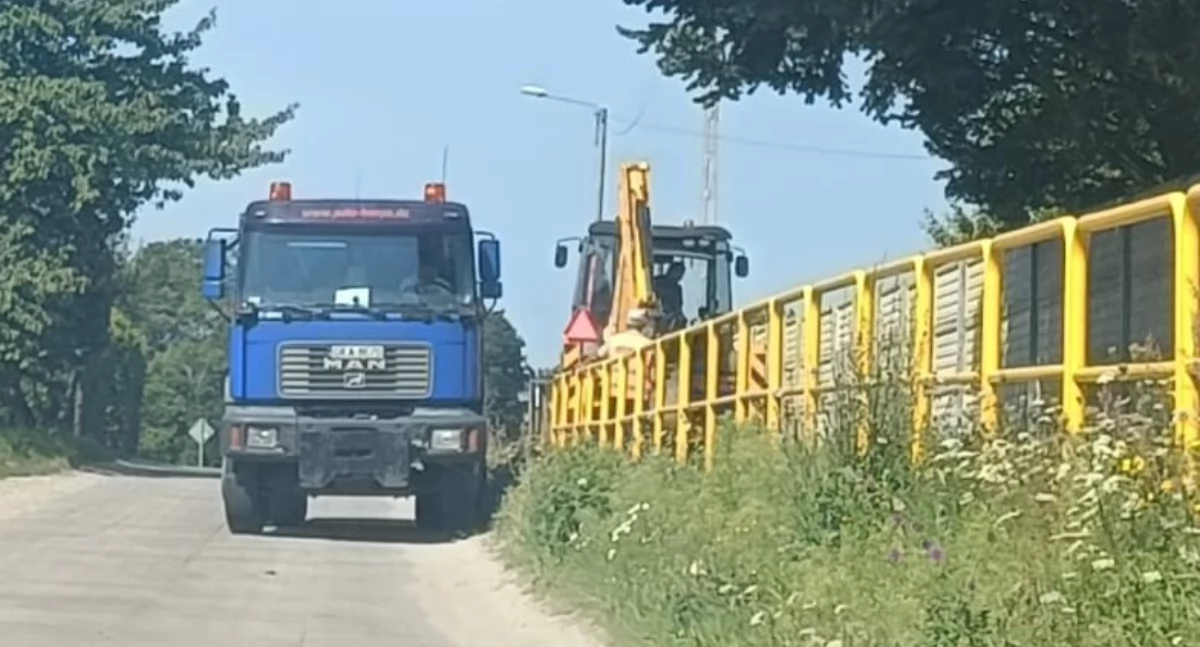 Transport, Glincz inwestycją drogową remont Brzozowej chodnik Akacjowej - zdjęcie, fotografia