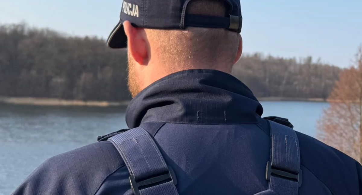 Służby w akcji, Tragedia jeziorem Potułach Utonął letni mężczyzna - zdjęcie, fotografia