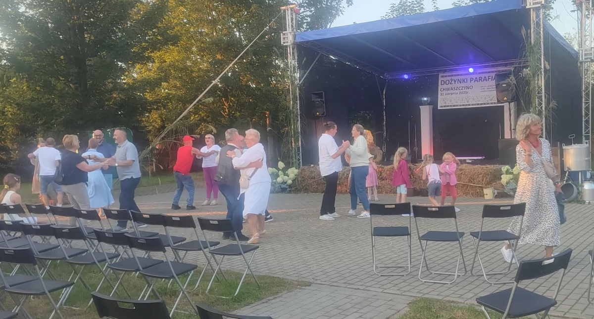 Imprezy, Radość tradycja Mieszkańcy Chwaszczyna świętowali dożynki parafialne - zdjęcie, fotografia