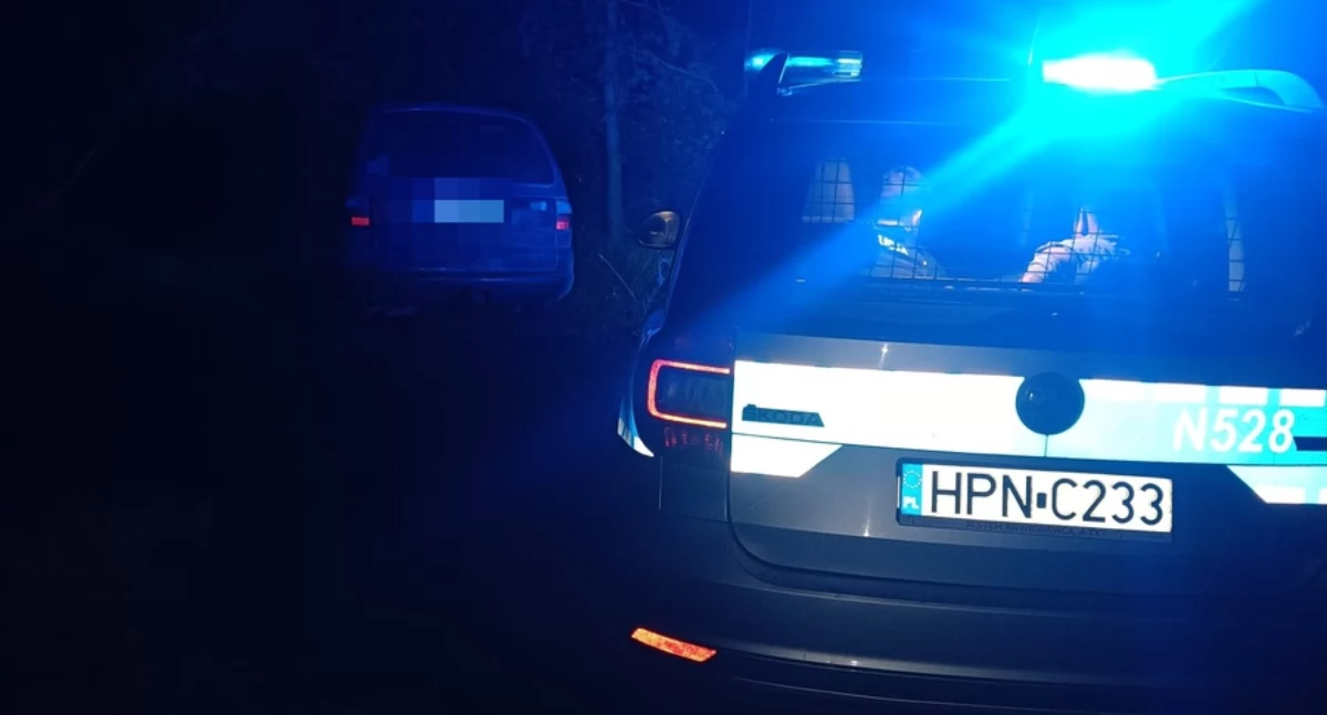 Kronika policyjna, Niebezpieczna jazda zakończona policyjnym pościgiem nietrzeźwym kierującym zakazie - zdjęcie, fotografia