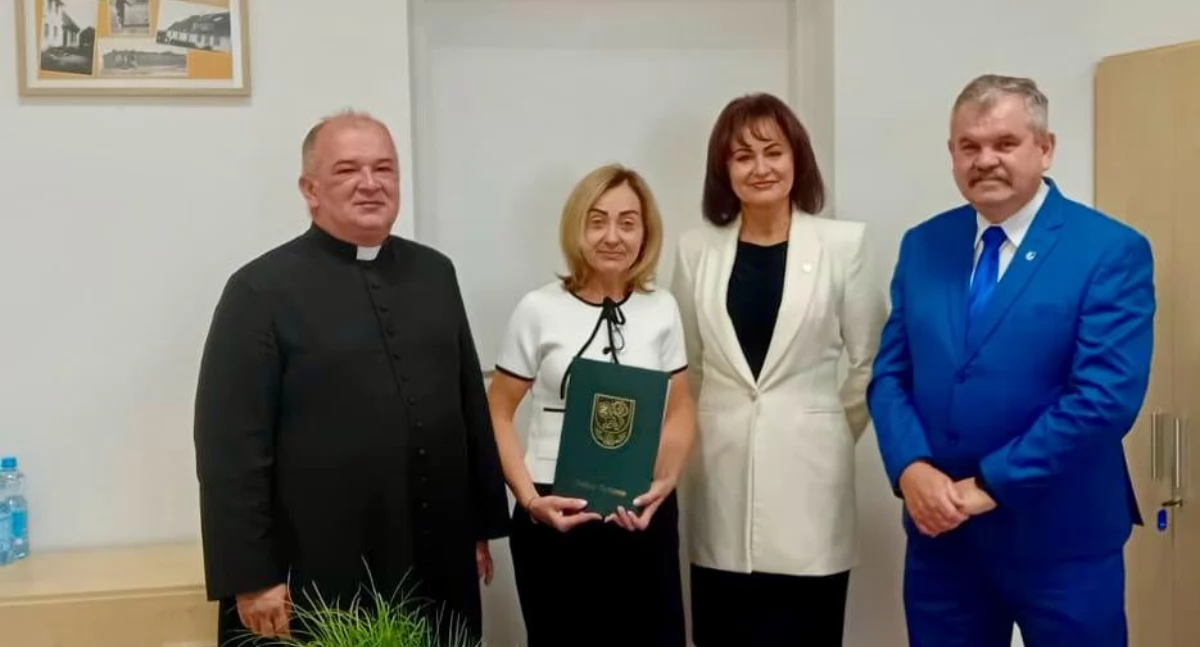 System oświaty, Agnieszka nową dyrektor Szkoły Podstawowej Pawła Przyjaźni - zdjęcie, fotografia