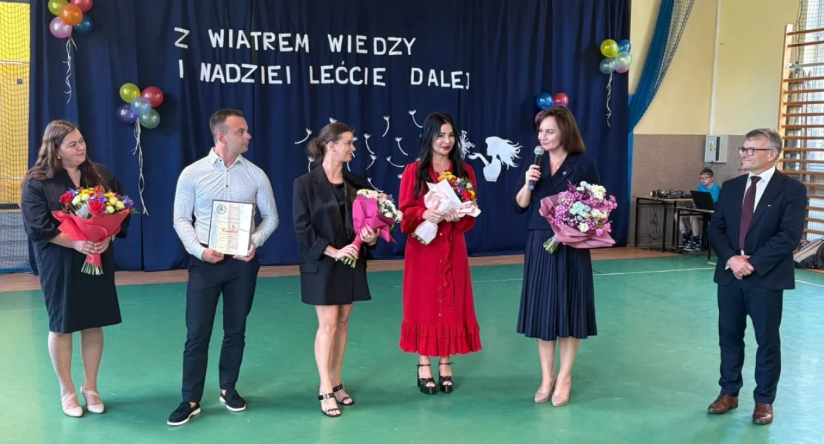 Inwestycje, Szkoła Niestępowie rośnie siłę Otwarto nową pracownię zapowiedziano rozbudowę - zdjęcie, fotografia