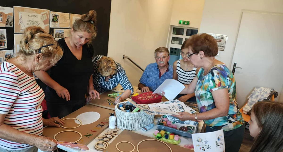 Ochrona środowiska i ekologia, Nieszablonowe szablony drugie życie odpadów start projektu EKOFANTAZJA - zdjęcie, fotografia