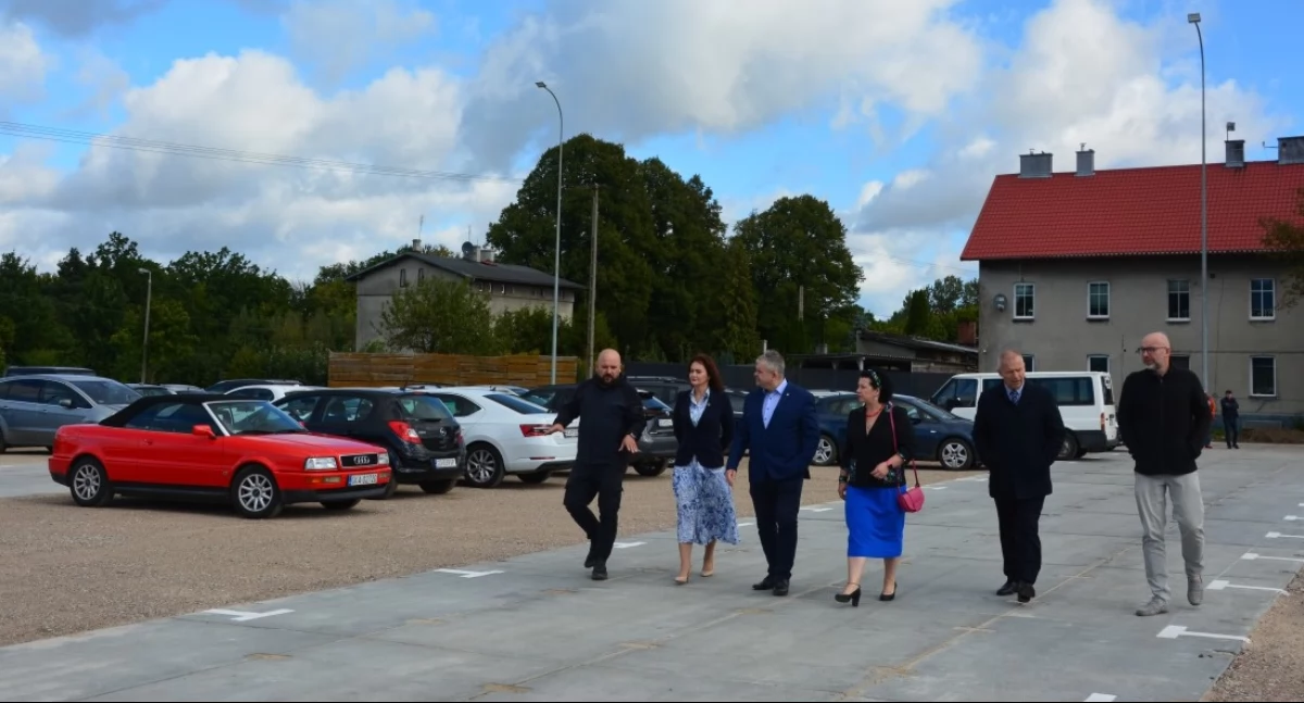 Inwestycje, parking stacji Żukowo Zachodnie otwarty - zdjęcie, fotografia